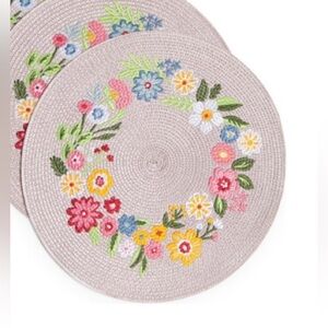 ENVOGUE floral embroidered placemats/set of 4